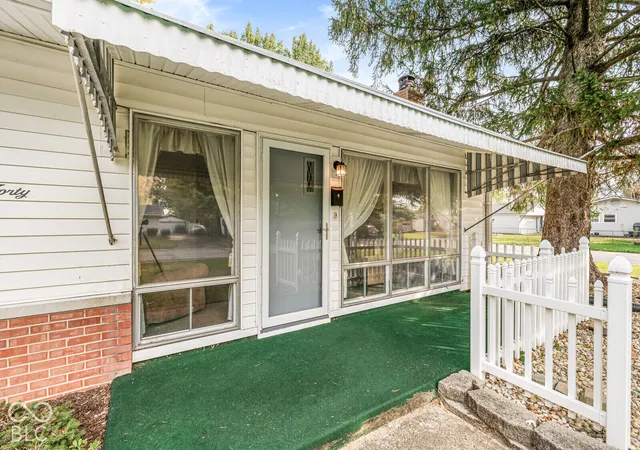 Photo 3 of Single family home for sale at 440 Hollybrook Dr, Whiteland, IN 46184 | MLS# 22133188 | Listing updated on 2026-10-29