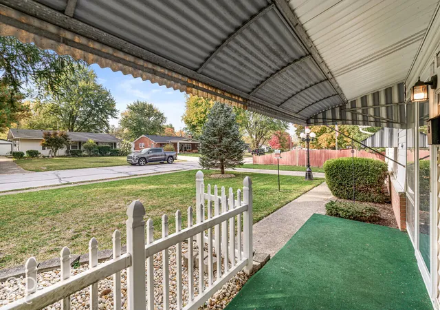 Photo 4 of Single family home for sale at 440 Hollybrook Dr, Whiteland, IN 46184 | MLS# 22133188 | Listing updated on 2026-10-29