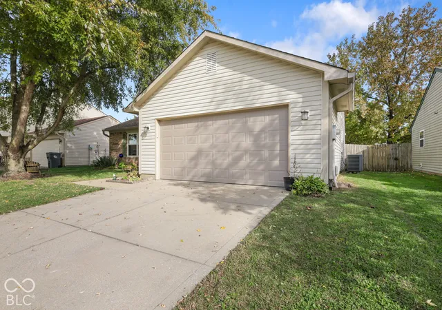Photo 3 of Single family home for sale at 6315 River Valley Way, Indianapolis, IN 46221 | MLS# 22133195 | Listing updated on 2026-10-26