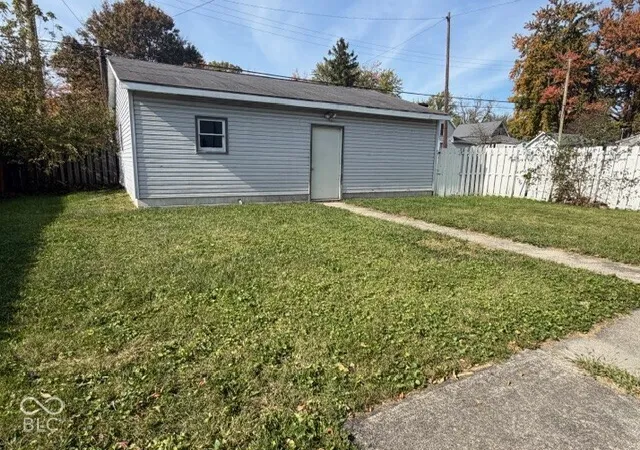 Photo 3 of Single family home for sale at 523 N Monroe St, Hartford City, IN 47348 | MLS# 22133218 | Listing updated on 2026-10-25