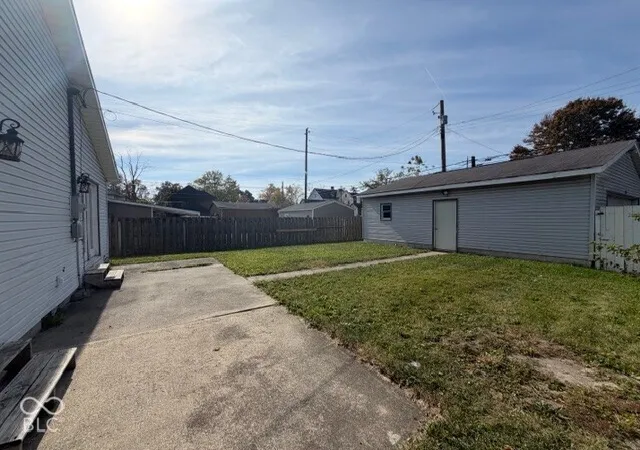 Photo 4 of Single family home for sale at 523 N Monroe St, Hartford City, IN 47348 | MLS# 22133218 | Listing updated on 2026-10-25
