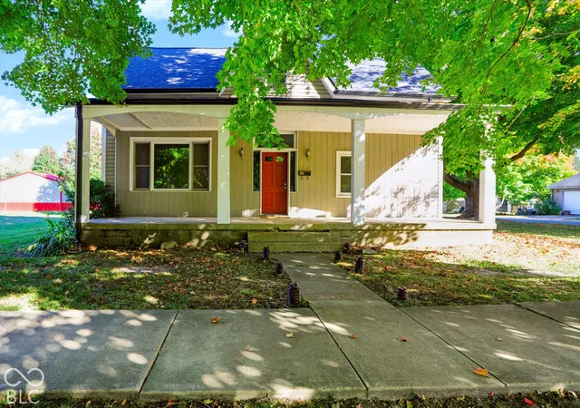 Photo 3 of Single family home for sale at 225 S Market St, Thorntown, IN 46071 | MLS# 22133238 | Listing updated on 2026-10-26