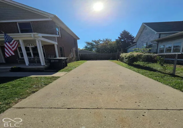 Photo 2 of Sale Pending at 811 S A St, Elwood, IN 46036 | MLS# 22133242 | Listing updated on 2026-10-29