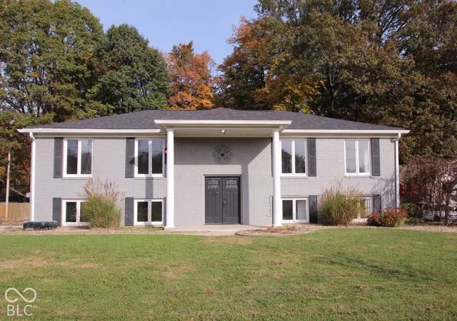 Single family home for sale at 272 Canterbury Dr, Avon, IN 46123 | MLS# 22133260