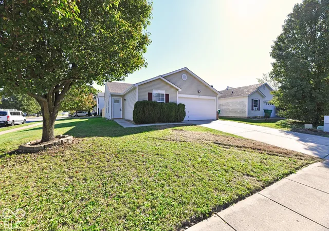 Photo 3 of Sale Pending at 13077 N Becks Grv Dr, Camby, IN 46113 | MLS# 22133263 | Listing updated on 2026-10-27