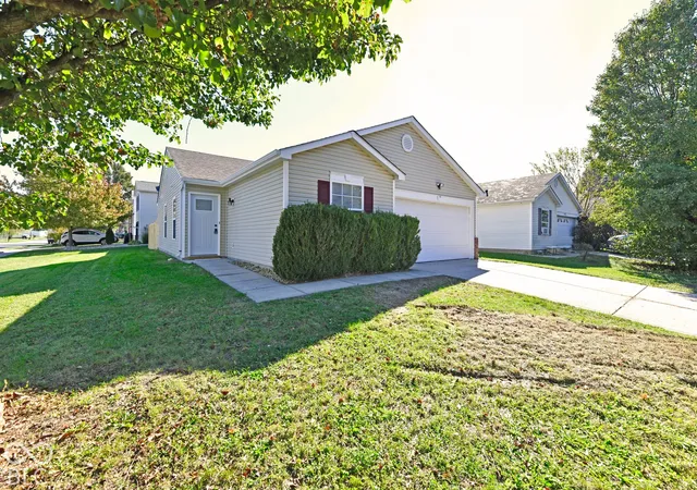 Photo 3 of Sale Pending at 13077 N Becks Grv Dr, Camby, IN 46113 | MLS# 22133263 | Listing updated on 2026-10-27
