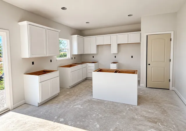 Photo 4 of Single family home for sale at 107 Sunburst Cir, Alexandria, IN 46001 | MLS# 22133276 | Listing updated on 2026-10-27
