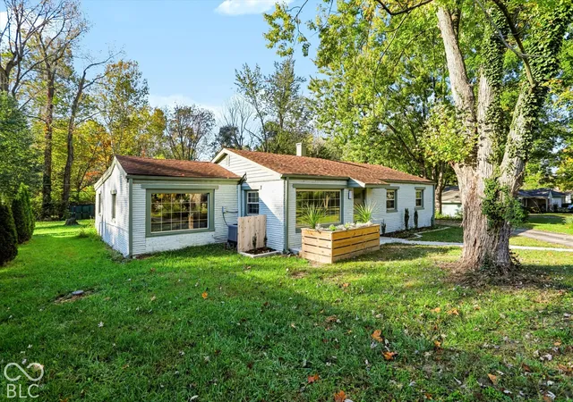Photo 3 of Single family home for sale at 3209 E Loretta Dr, Indianapolis, IN 46227 | MLS# 22133277 | Listing updated on 2026-10-30