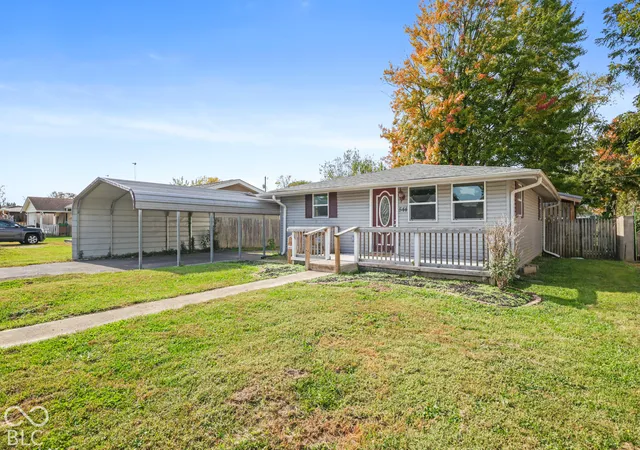 Single family home for sale at 544 Clifty Dr, Columbus, IN 47201 | MLS# 22133281