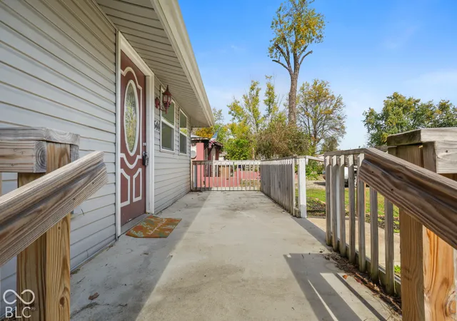 Photo 3 of Single family home for sale at 544 Clifty Dr, Columbus, IN 47201 | MLS# 22133281 | Listing updated on 2026-10-27