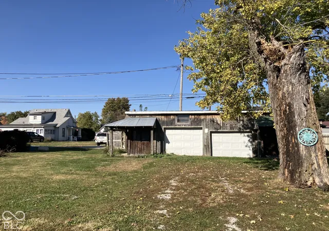 Photo 3 of Single family home for sale at 2020 S A St, Elwood, IN 46036 | MLS# 22133287 | Listing updated on 2026-10-29