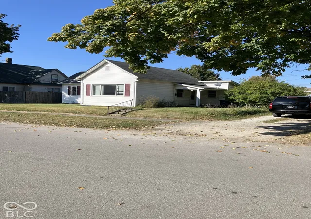 Photo 4 of Single family home for sale at 2020 S A St, Elwood, IN 46036 | MLS# 22133287 | Listing updated on 2026-10-29