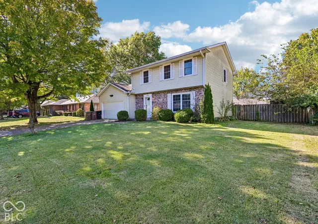 Single family home for sale at 3302 Beech Dr, Columbus, IN 47203 | MLS# 22133290