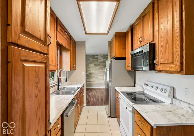 Photo 2 of Single family home for sale at 3302 Beech Dr, Columbus, IN 47203 | MLS# 22133290 | Listing updated on 2026-10-27