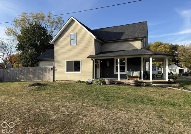 Photo 1 of Single family home for sale at 106 S Chestnut St, Alexandria, IN 46001 | MLS# 22133293 | Listing updated on 2026-10-25