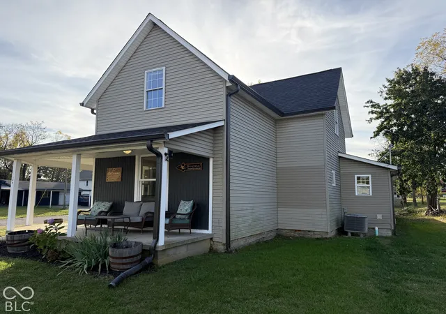 Photo 2 of Single family home for sale at 106 S Chestnut St, Alexandria, IN 46001 | MLS# 22133293 | Listing updated on 2026-10-25