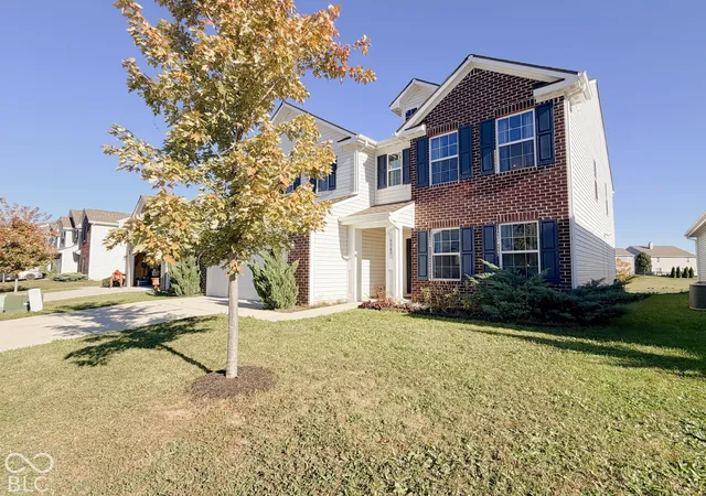 Photo 2 of Single family home for sale at 5347 Maywood Dr, Whitestown, IN 46075 | MLS# 22133298 | Listing updated on 2026-10-27