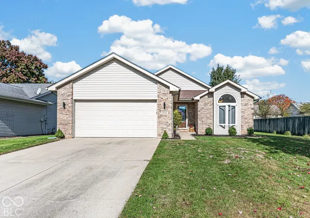 Photo 1 of Single family home for sale at 5886 Regency Dr, Columbus, IN 47203 | MLS# 22133301 | Listing updated on 2026-10-27