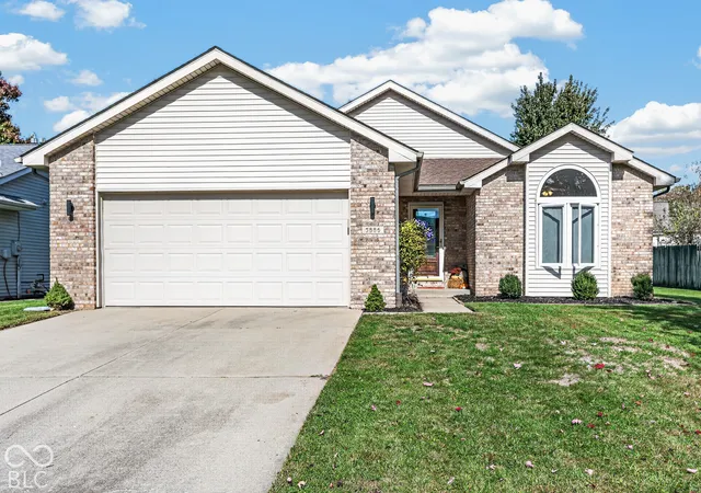 Photo 2 of Single family home for sale at 5886 Regency Dr, Columbus, IN 47203 | MLS# 22133301 | Listing updated on 2026-10-27