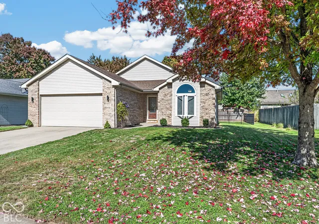 Photo 3 of Single family home for sale at 5886 Regency Dr, Columbus, IN 47203 | MLS# 22133301 | Listing updated on 2026-10-27