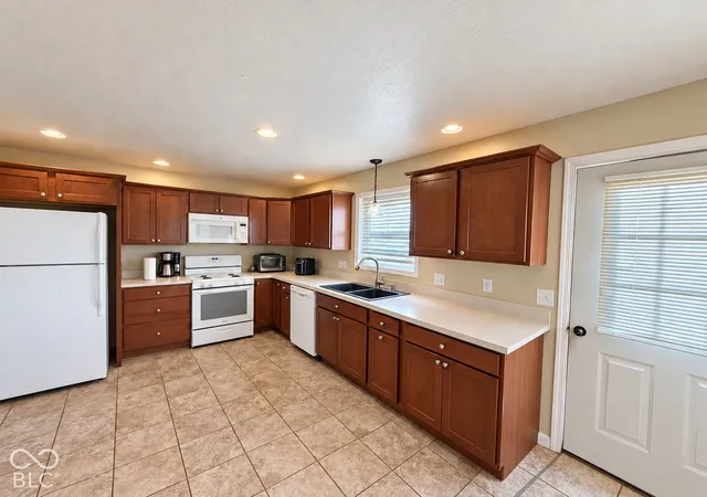 Photo 3 of Sale Pending at 921 S Pike St, Shelbyville, IN 46176 | MLS# 22133307 | Listing updated on 2026-10-28