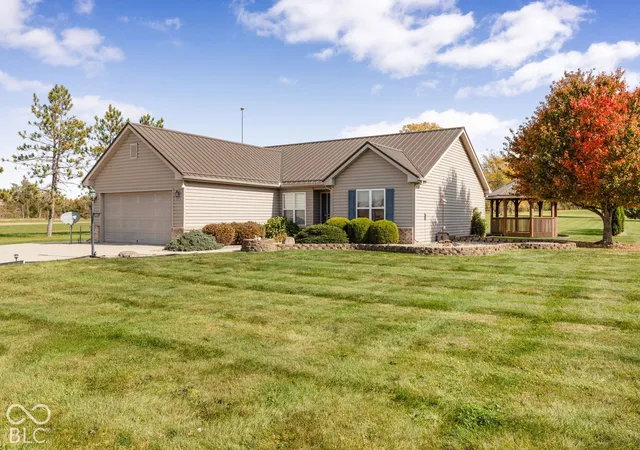 Photo 3 of Single family home for sale at 204 N 950 East, Greentown, IN 46936 | MLS# 22133329 | Listing updated on 2026-10-26