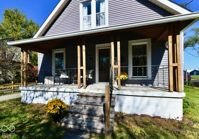 Photo 3 of Single family home for sale at 948 W Jefferson St, Franklin, IN 46131 | MLS# 22133330 | Listing updated on 2026-10-27