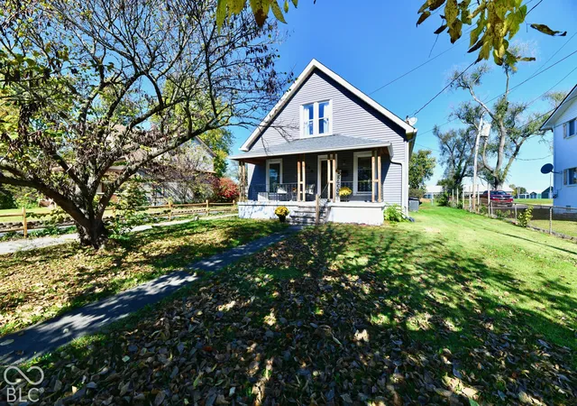 Photo 4 of Single family home for sale at 948 W Jefferson St, Franklin, IN 46131 | MLS# 22133330 | Listing updated on 2026-10-27