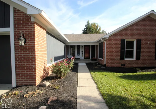 Photo 3 of Single family home for sale at 4667 Wembly Ln, Carmel, IN 46033 | MLS# 22133348 | Listing updated on 2026-10-27