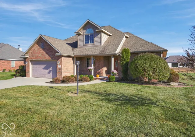 Photo 2 of Single family home for sale at 5504 N Lakeshore Dr, Muncie, IN 47304 | MLS# 22133366 | Listing updated on 2026-10-26