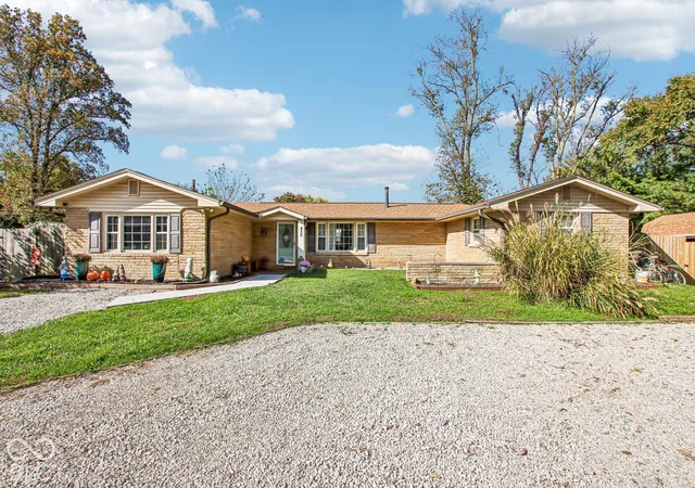 Single family home for sale at 450 Shore Ave, Martinsville, IN 46151 | MLS# 22133377