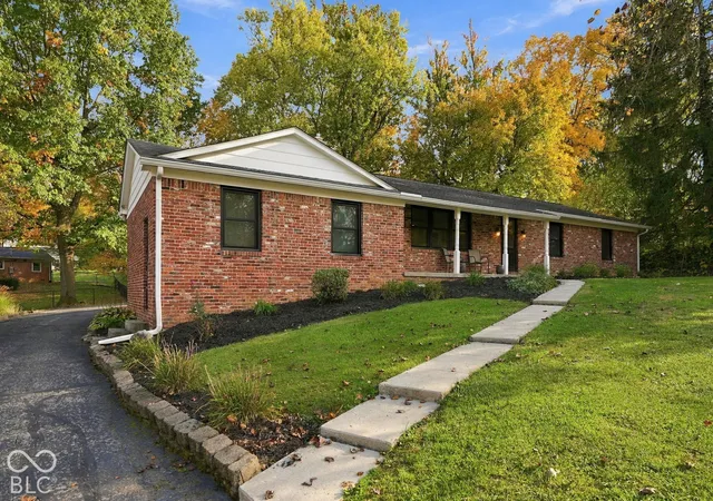 Photo 2 of Single family home for sale at 151 Beechmont Dr, Carmel, IN 46032 | MLS# 22133384 | Listing updated on 2026-10-29