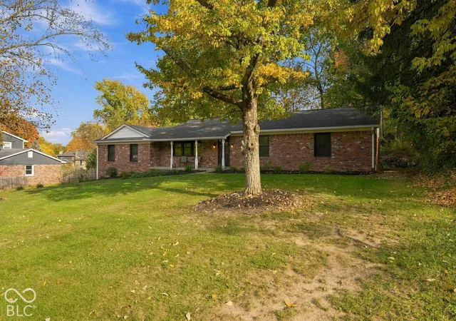 Photo 4 of Single family home for sale at 151 Beechmont Dr, Carmel, IN 46032 | MLS# 22133384 | Listing updated on 2026-10-29