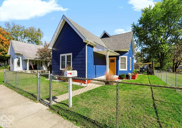 Photo 1 of Single family home for sale at 1013 California St, Columbus, IN 47201 | MLS# 22133390 | Listing updated on 2026-10-26