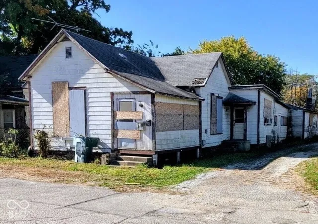 Photo 2 of Multi family home for sale at 215 S Macedonia Ave, Muncie, IN 47305 | MLS# 22133395 | Listing updated on 2026-10-26