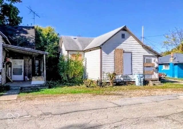 Photo 3 of Multi family home for sale at 215 S Macedonia Ave, Muncie, IN 47305 | MLS# 22133395 | Listing updated on 2026-10-26