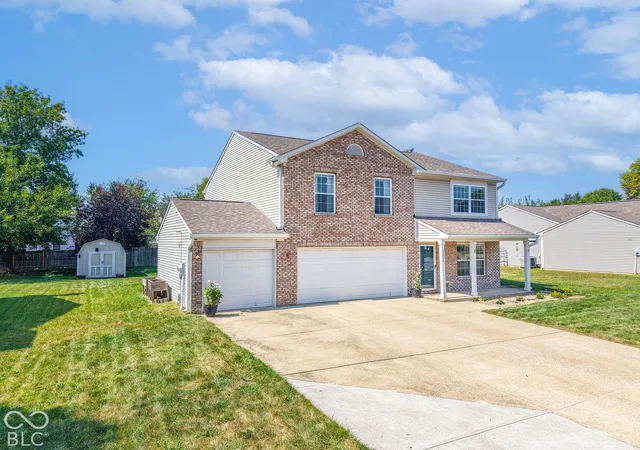 Photo 2 of Single family home for sale at 3214 Hemlock Way, Indianapolis, IN 46203 | MLS# 22133399 | Listing updated on 2026-10-28