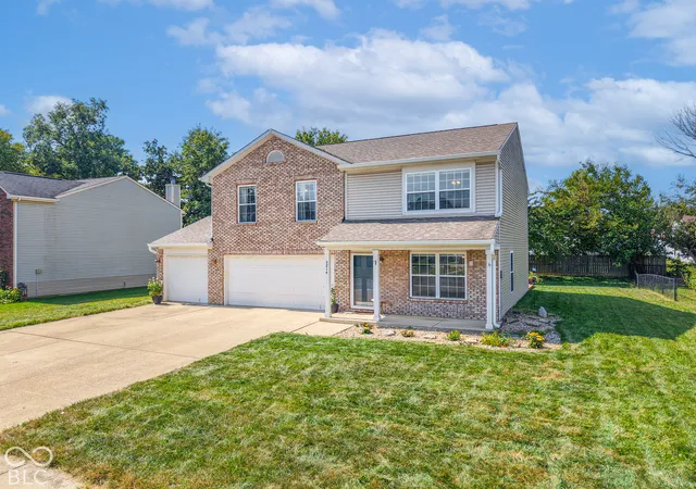 Photo 3 of Single family home for sale at 3214 Hemlock Way, Indianapolis, IN 46203 | MLS# 22133399 | Listing updated on 2026-10-28