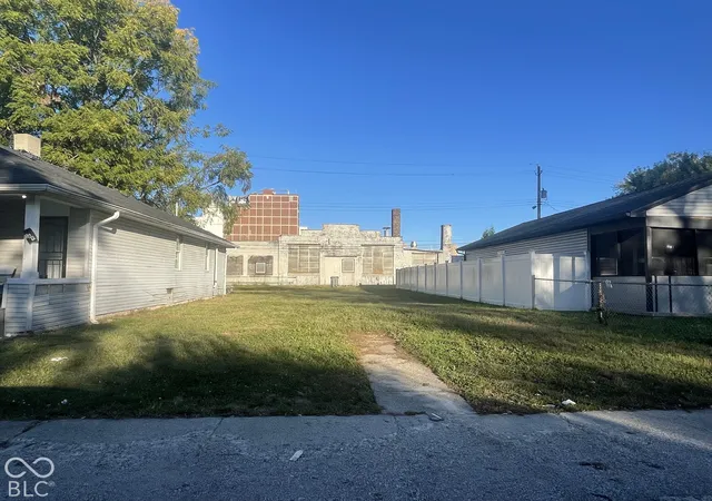 Multi family home for sale at 569 Lynn St, Indianapolis, IN 46222 | MLS# 22133409