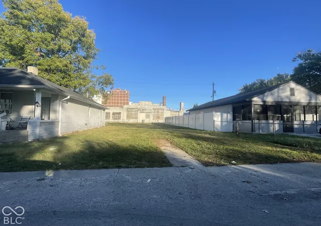 Photo 2 of House for sale at 569 Lynn St, Indianapolis, IN 46222 | MLS# 22133409 | Listing updated on 2026-10-28