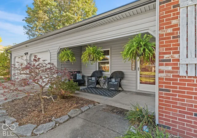 Photo 2 of Single family home for sale at 915 Margueritta Way, Greenwood, IN 46143 | MLS# 22133418 | Listing updated on 2026-10-29
