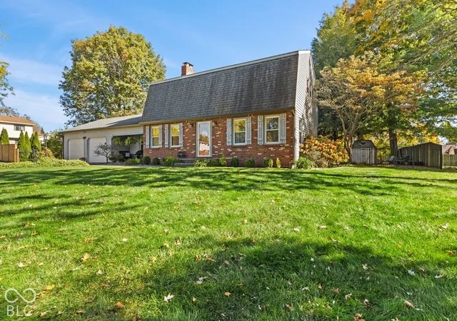 Photo 3 of Single family home for sale at 915 Margueritta Way, Greenwood, IN 46143 | MLS# 22133418 | Listing updated on 2026-10-29