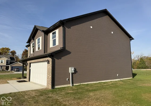 Photo 3 of Single family home for sale at 3104 Shasta Dr, Muncie, IN 47303 | MLS# 22133425 | Listing updated on 2026-10-26