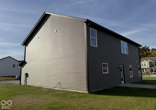 Photo 3 of Single family home for sale at 3104 Shasta Dr, Muncie, IN 47303 | MLS# 22133425 | Listing updated on 2026-10-26