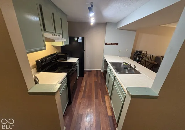 Photo 3 of Condo for sale at 9460 Aspen Grv Ln, Indianapolis, IN 46250 | MLS# 22133444 | Listing updated on 2026-10-28