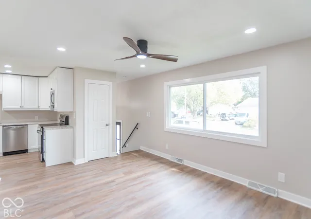 Photo 4 of Single family home for sale at 513 Linden Ln, Plainfield, IN 46168 | MLS# 22133446 | Listing updated on 2026-10-28