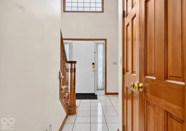 Photo 3 of Single family home for sale at 1424 Blackhawk Dr, Columbus, IN 47201 | MLS# 22133458 | Listing updated on 2026-10-29
