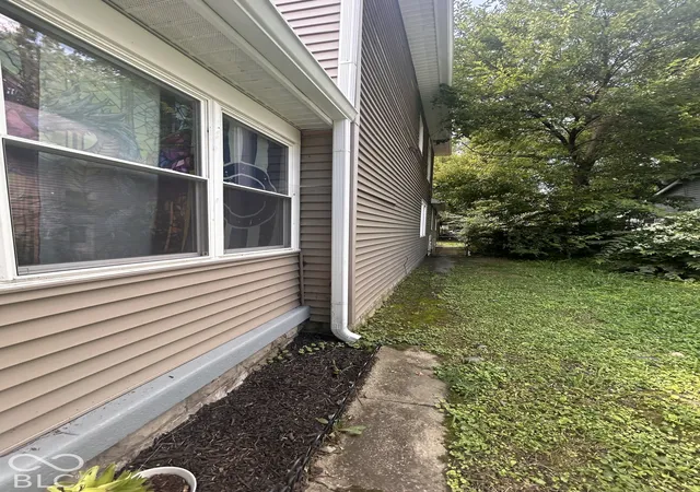 Photo 4 of House for sale at 4018 Byram Ave, Indianapolis, IN 46208 | MLS# 22133468 | Listing updated on 2026-10-26