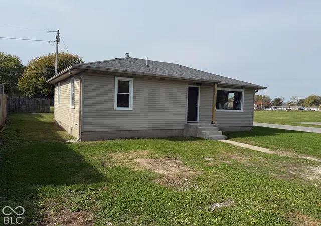 Photo 2 of Single family home for sale at 1610 Josephine St, Martinsville, IN 46151 | MLS# 22133479 | Listing updated on 2026-10-26