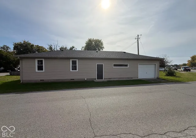 Photo 3 of Single family home for sale at 1610 Josephine St, Martinsville, IN 46151 | MLS# 22133479 | Listing updated on 2026-10-26